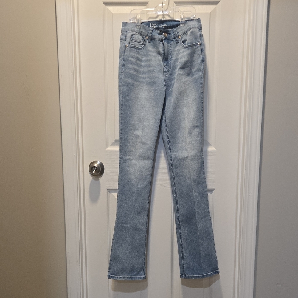 Diane Gilman 4 Tall Light Wash Women's Jeans. Stretchy.